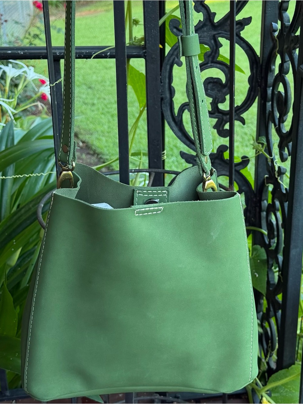 PORTLAND LEATHER BUTTERFLY BUCKET BAG IN SUCCULENT - Picture 6 of 11
